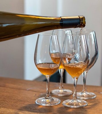 servir vin orange