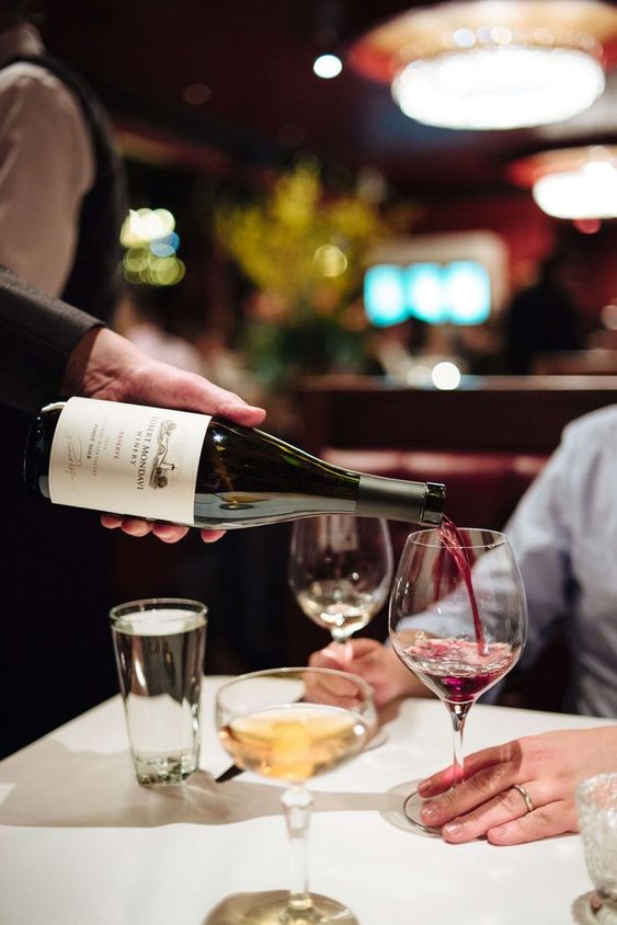 Comment choisir le meilleur vin au restaurant ? Les codes de la dégustation