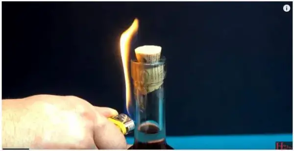 ouvrir une bouteille sans tire bouchon avec un briquet