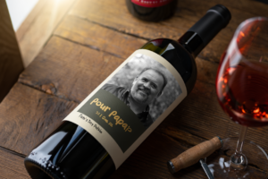 Fête des Pères : offrir une bouteille de vin personnalisée