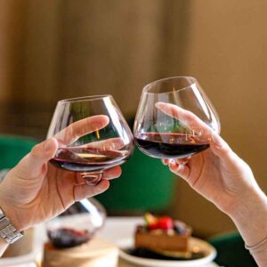 Pourquoi les professionnels du vin adoptent de plus en plus le verre à vin universel